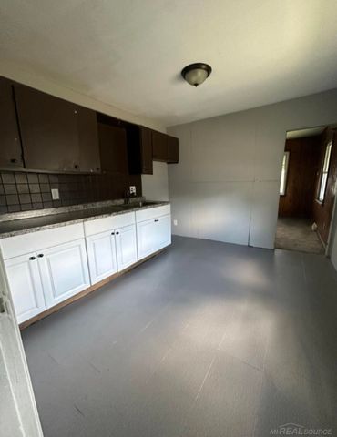 17705 Longfellow Street, Roseville, MI 48066