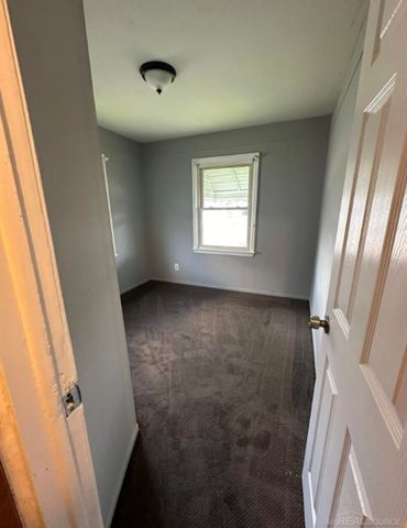 17705 Longfellow Street, Roseville, MI 48066