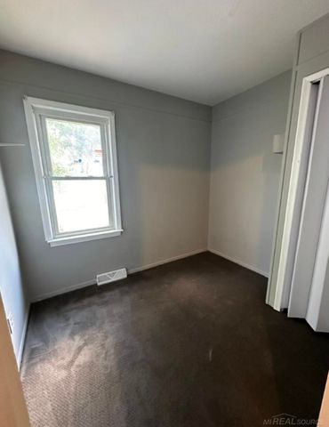 17705 Longfellow Street, Roseville, MI 48066