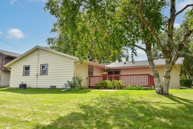 2020 Sunnyside DRIVE, Waukesha, WI 53186