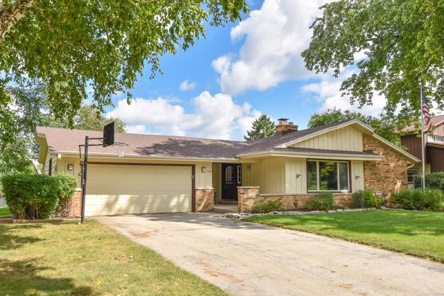 2020 Sunnyside DRIVE, Waukesha, WI 53186