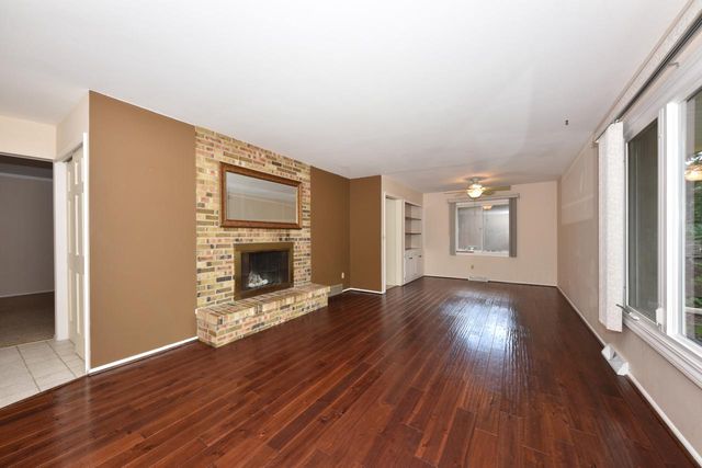 2020 Sunnyside DRIVE, Waukesha, WI 53186