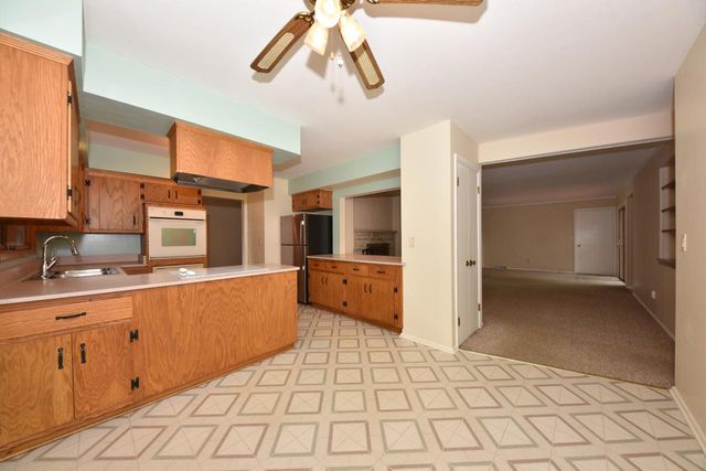 2020 Sunnyside DRIVE, Waukesha, WI 53186