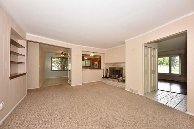2020 Sunnyside DRIVE, Waukesha, WI 53186