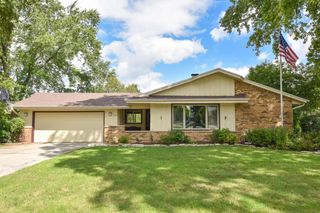 2020 Sunnyside DRIVE, Waukesha, WI 53186