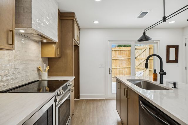 2127A Burns St, Nashville, TN 37216