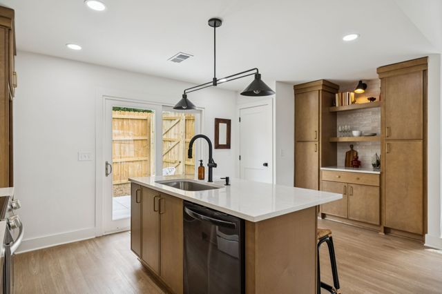 2127A Burns St, Nashville, TN 37216