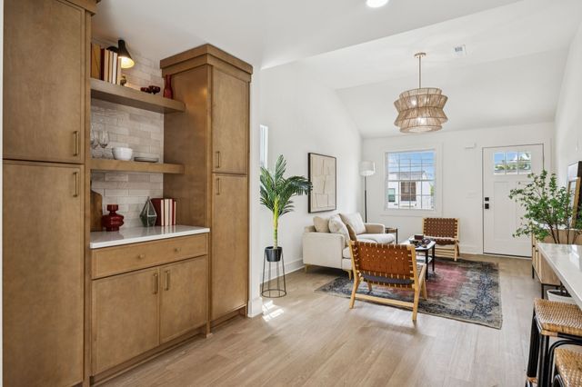 2127A Burns St, Nashville, TN 37216