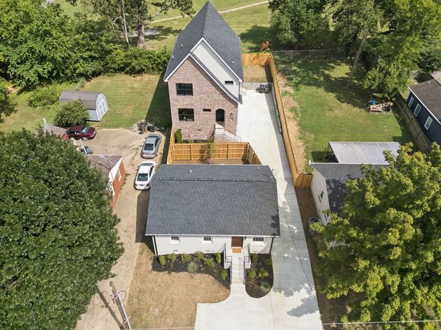 2127A Burns St, Nashville, TN 37216