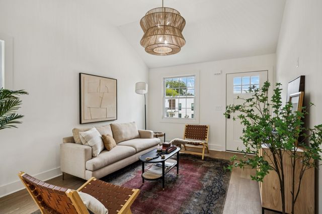 2127A Burns St, Nashville, TN 37216