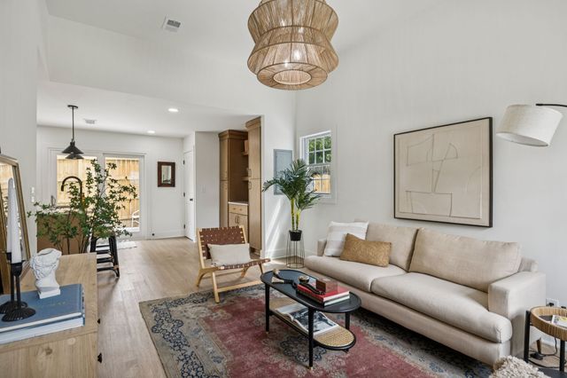 2127A Burns St, Nashville, TN 37216