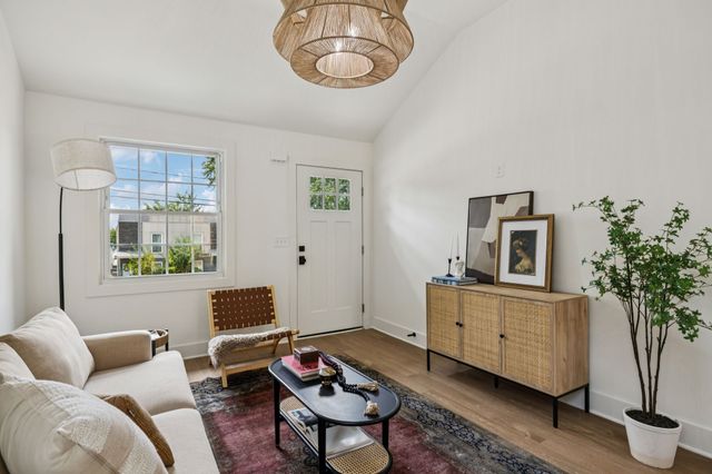 2127A Burns St, Nashville, TN 37216