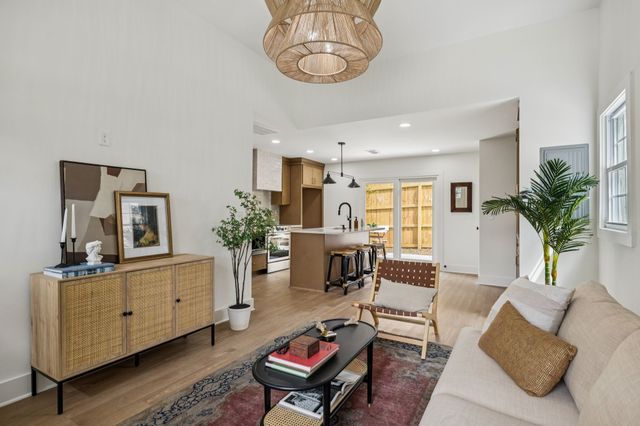 2127A Burns St, Nashville, TN 37216