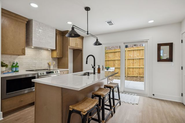 2127A Burns St, Nashville, TN 37216