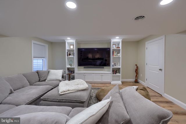 168 FORGE DR, Lebanon, PA 17042