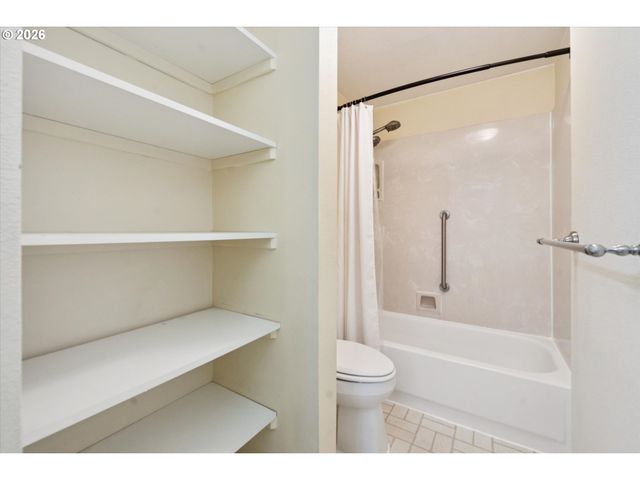 651 5TH St, Lake Oswego, OR 97034