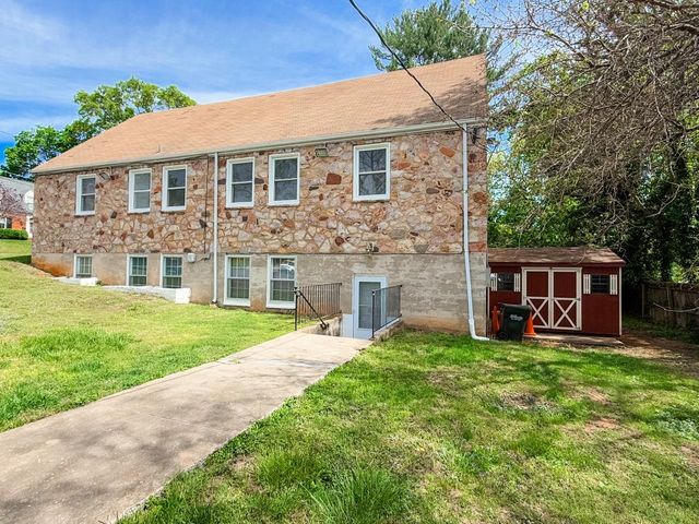 1203 WINDSOR LN, Staunton, VA 24401