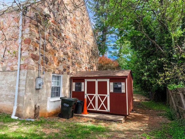 1203 WINDSOR LN, Staunton, VA 24401