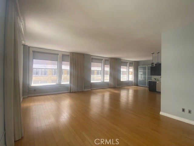 215 W 7th Street 902, Los Angeles, CA 90014