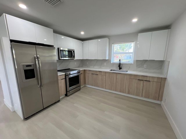 2240 Mayo Street, Hollywood, FL 33020