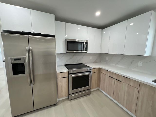 2240 Mayo Street, Hollywood, FL 33020
