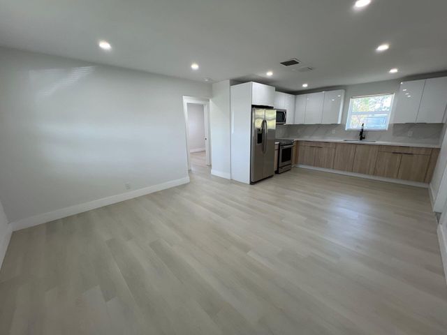 2240 Mayo Street, Hollywood, FL 33020
