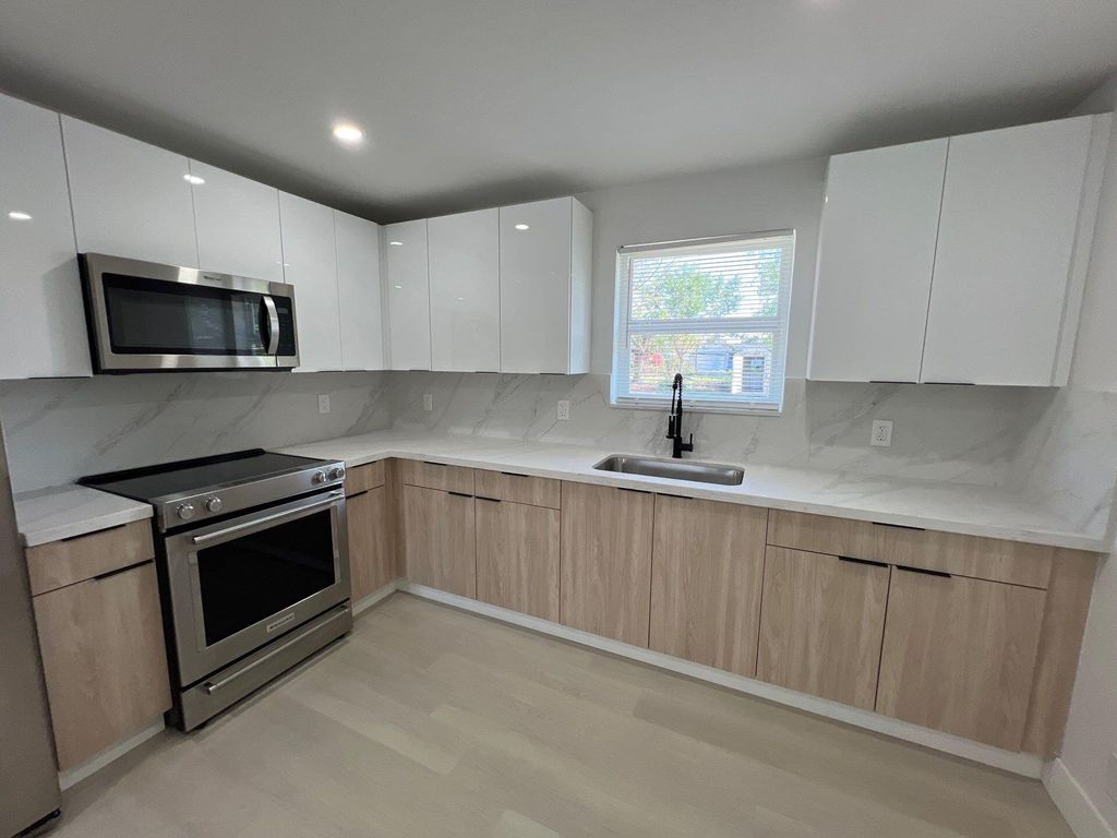2240 Mayo Street, Hollywood, FL 33020