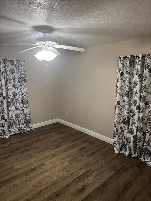 Image 15 of property listing at 26625 BIMINI DRIVE, Tavares, FL 32778