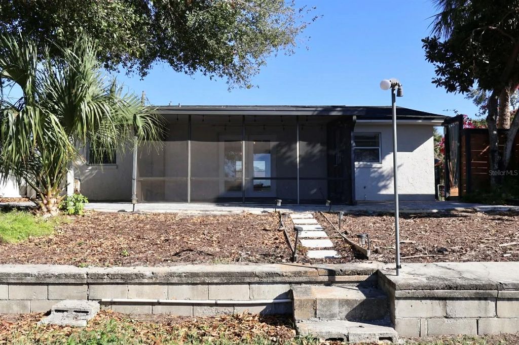 Image 24 of property listing at 26625 BIMINI DRIVE, Tavares, FL 32778