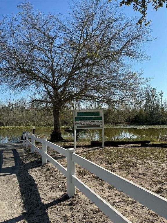 Image 32 of property listing at 26625 BIMINI DRIVE, Tavares, FL 32778