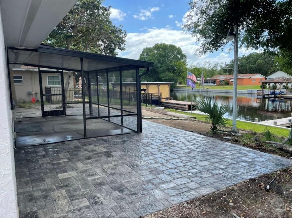 Image 5 of property listing at 26625 BIMINI DRIVE, Tavares, FL 32778