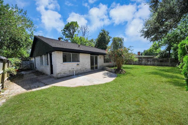16427 Hickory Knoll Drive, Houston, TX 77059
