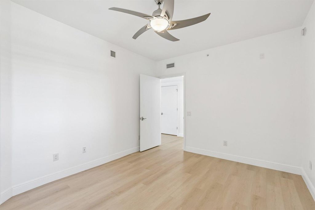 Image 11 of property listing at 2650 Lake Shore Drive 1202, Riviera Beach, FL 33404