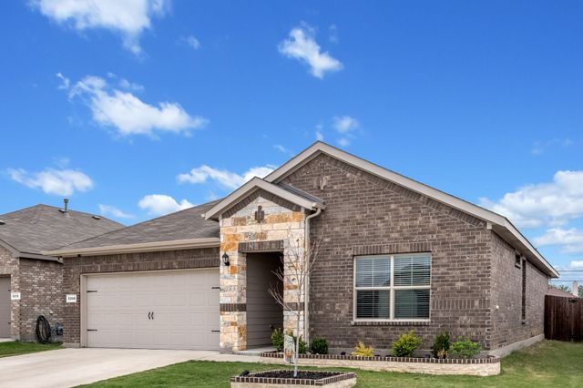 5208 Petal Meadows Drive, Fort Worth, TX 76179