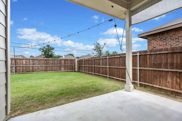 5208 Petal Meadows Drive, Fort Worth, TX 76179
