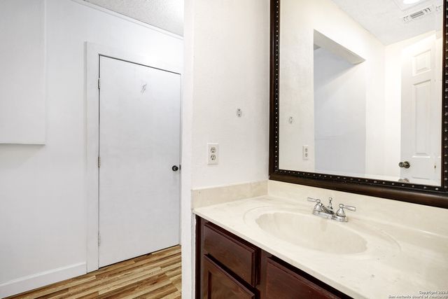 5986 Sunrise Bend Dr, San Antonio, TX 78244