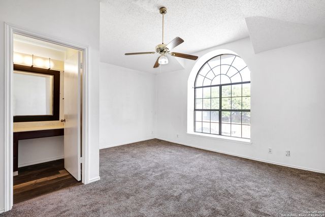 5986 Sunrise Bend Dr, San Antonio, TX 78244