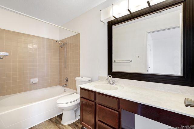 5986 Sunrise Bend Dr, San Antonio, TX 78244