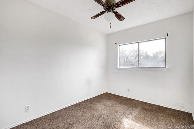 5986 Sunrise Bend Dr, San Antonio, TX 78244