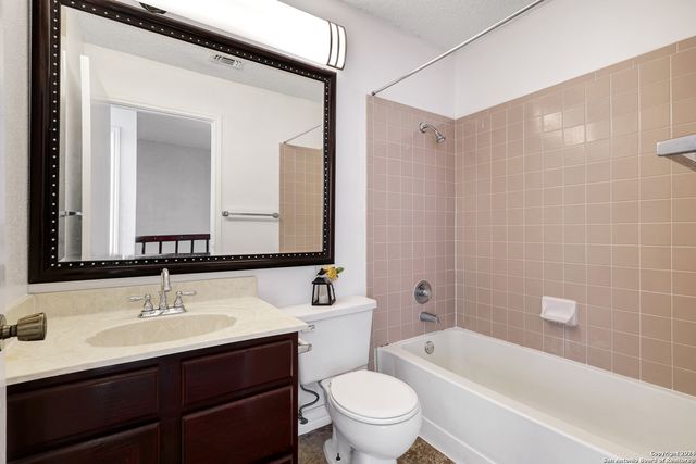 5986 Sunrise Bend Dr, San Antonio, TX 78244