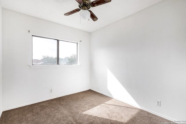 5986 Sunrise Bend Dr, San Antonio, TX 78244