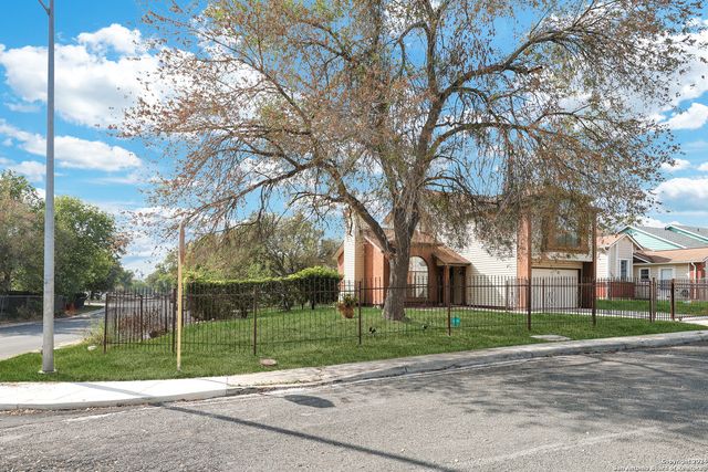 5986 Sunrise Bend Dr, San Antonio, TX 78244