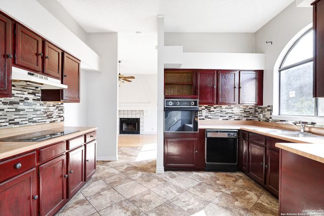 5986 Sunrise Bend Dr, San Antonio, TX 78244