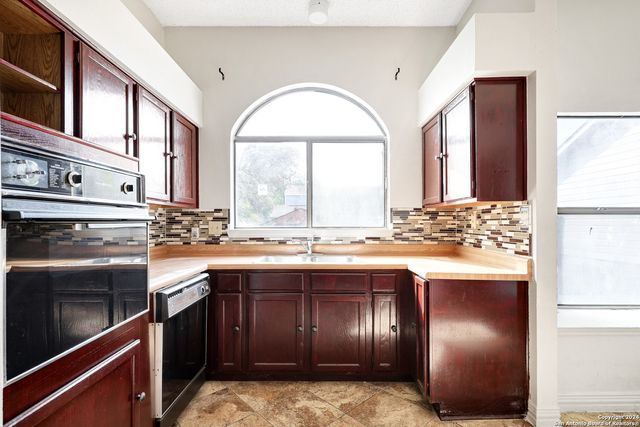 5986 Sunrise Bend Dr, San Antonio, TX 78244