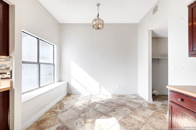 5986 Sunrise Bend Dr, San Antonio, TX 78244