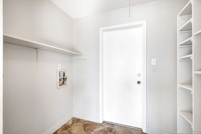 5986 Sunrise Bend Dr, San Antonio, TX 78244