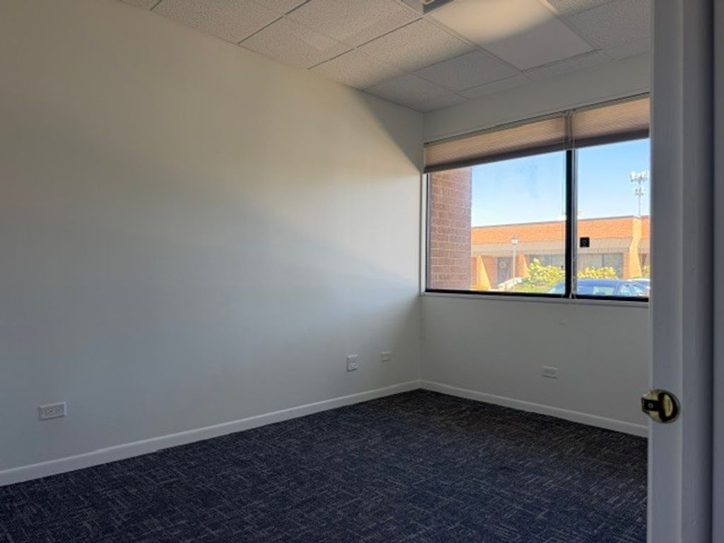 945 W Liberty Drive 10-C, Wheaton, IL 60187 — photo 4