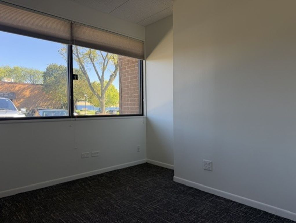 945 W Liberty Drive 10-C, Wheaton, IL 60187 — photo 5