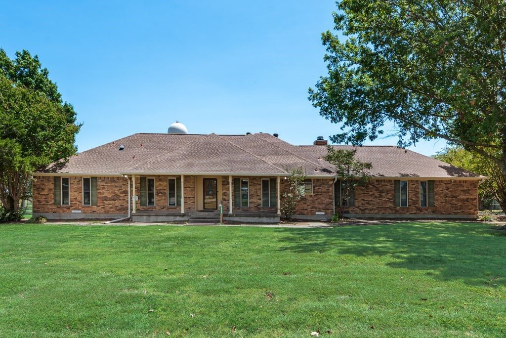 10470 Live Oak Drive, Forney, TX 75126