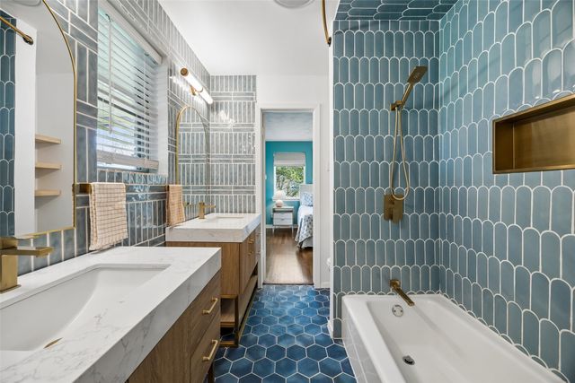 2564 Saint Francis Avenue, Dallas, TX 75228